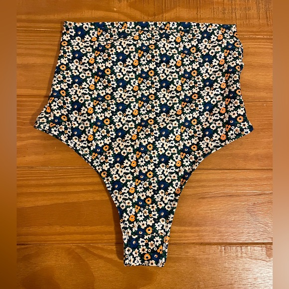 NWOT Nettle’s Tale Floral Cheeky Magic Super Hi Rise Bottoms - Picture 6 of 6